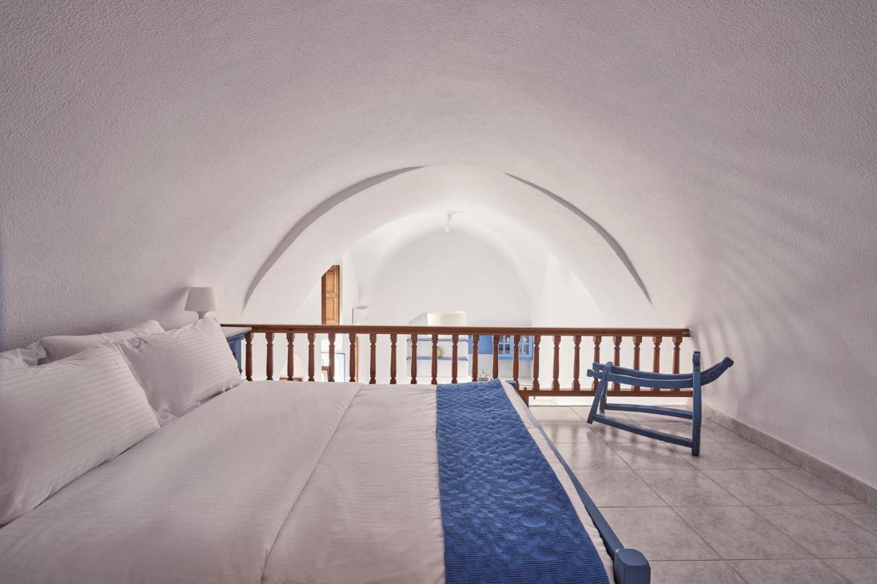 Amphitheater Cave Houses Фіра Екстер'єр фото
